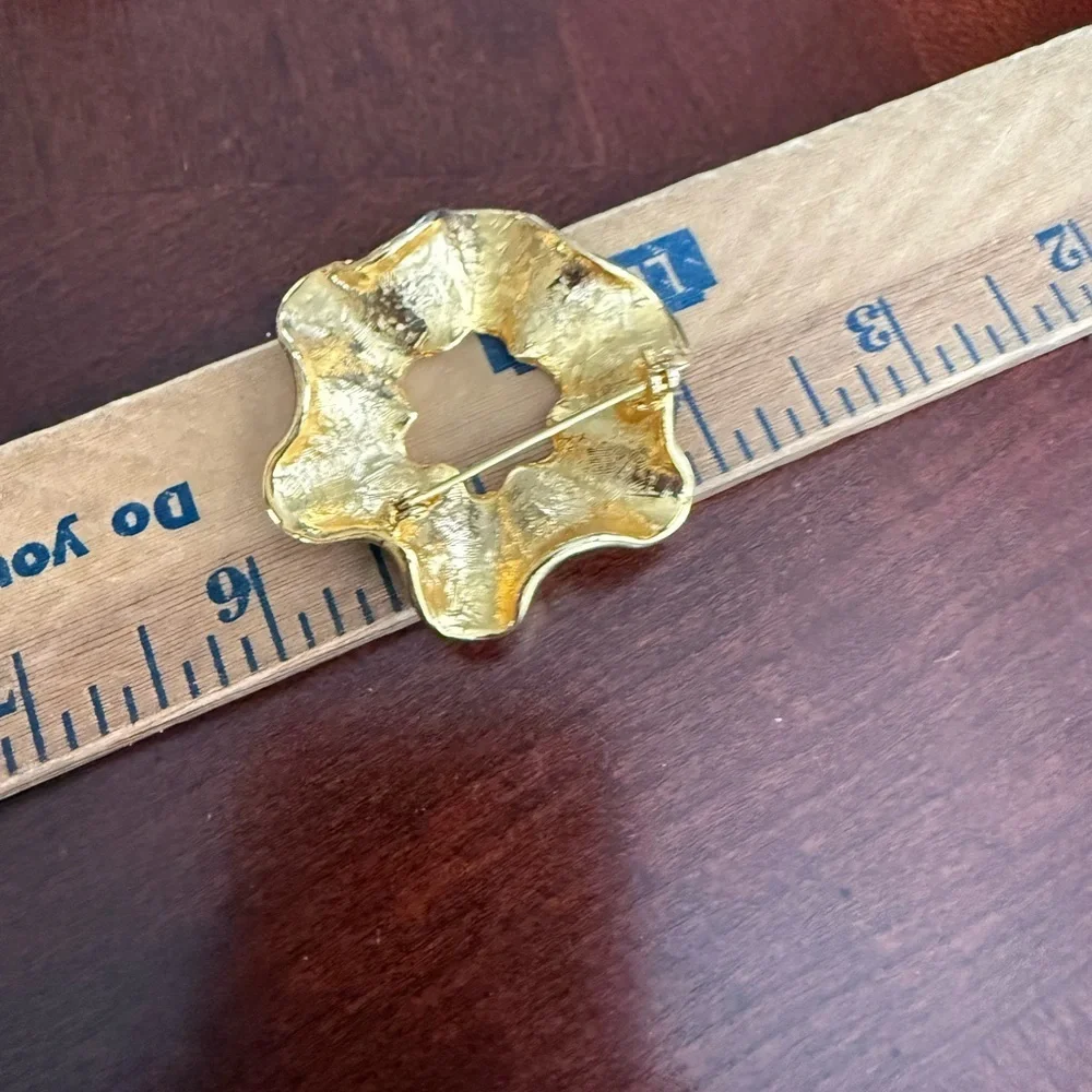 Vintage Gold Tone Brooch